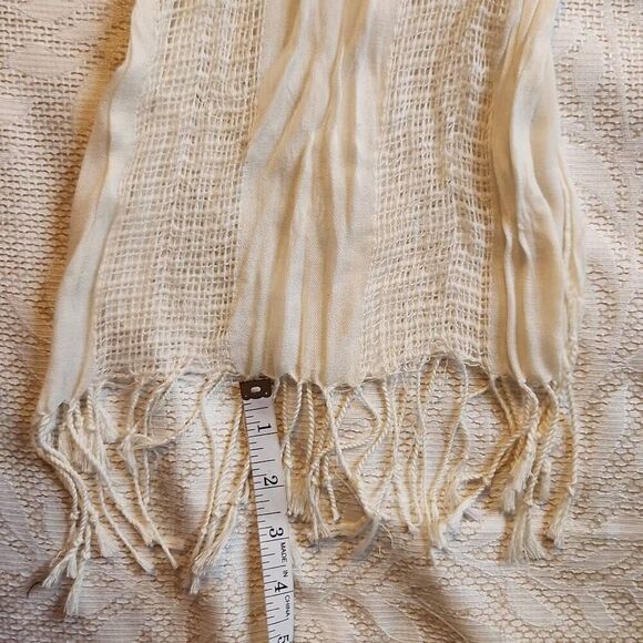 Cream lacy fringed scarf - Picture 5 of 6